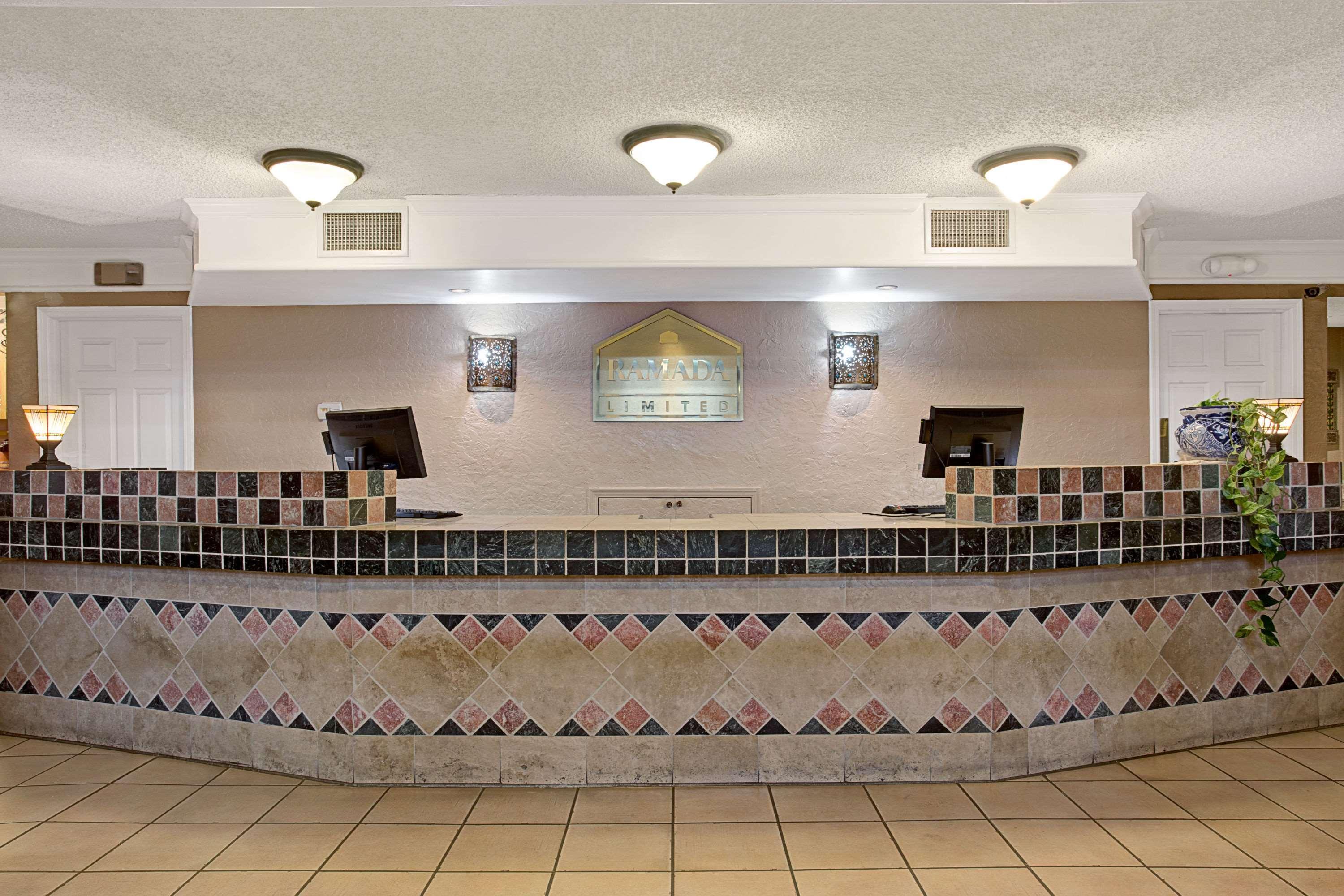 Days Inn By Wyndham Tucson City Center Exteriör bild