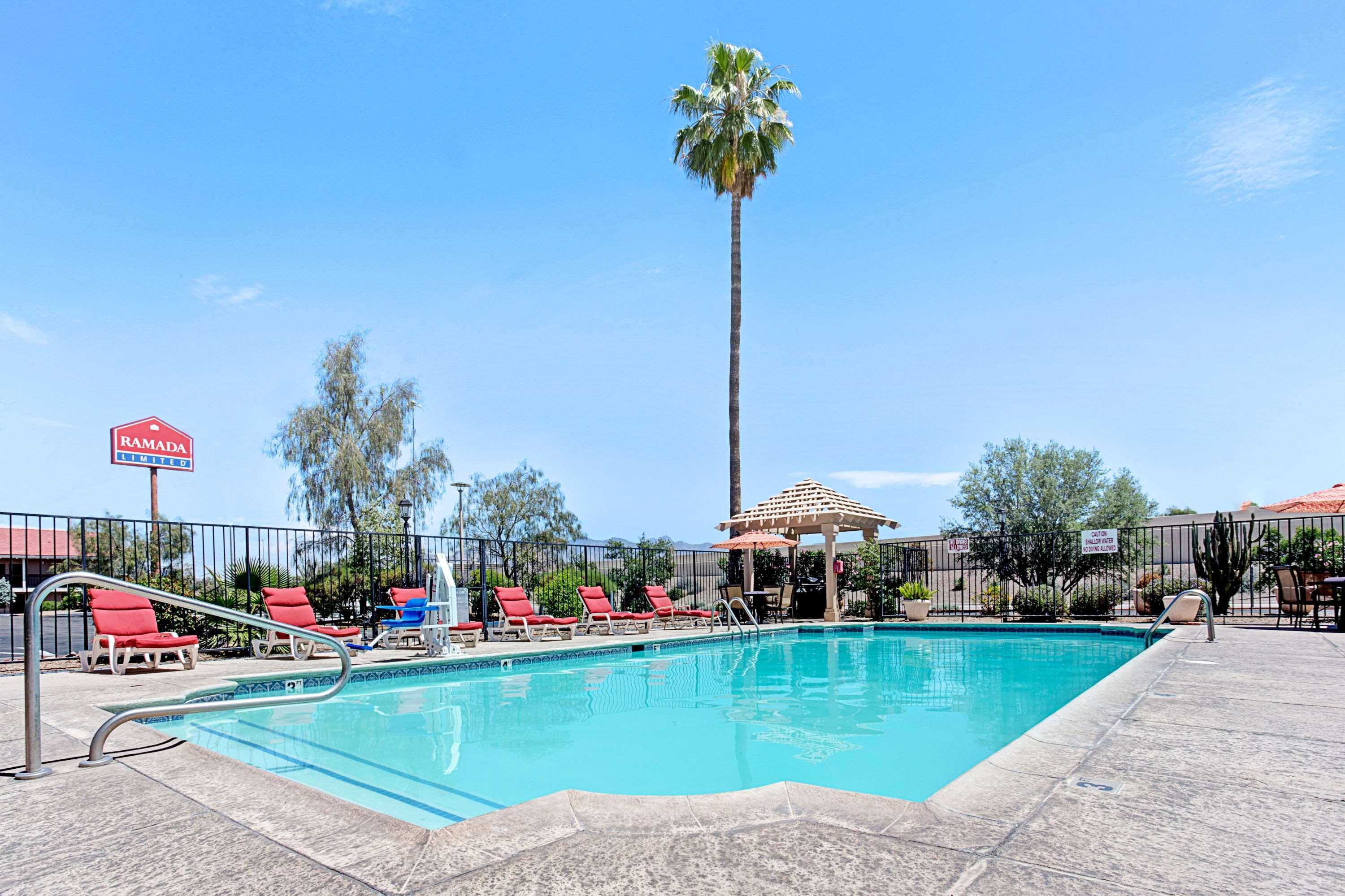 Days Inn By Wyndham Tucson City Center Exteriör bild